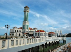 المسجد العائم في جزيرة بينانج -ماليزيا